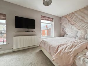 Bedroom- click for photo gallery